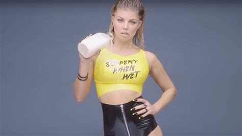 fergie naakt|Fergie posa completamente nua nas redes sociais e fãs elogiam。